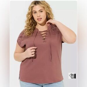 Torrid Heritage Pink Lace Up Embroidered Short Sleeve Top E33